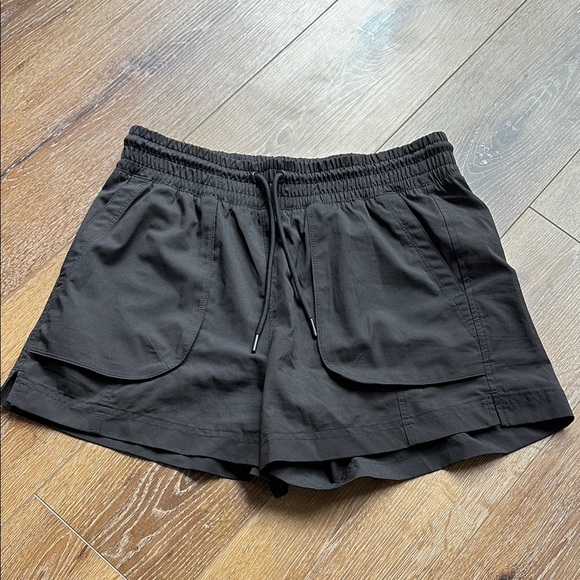 Old Navy Stretchtech Quick Dry Black Shorts - Picture 1 of 3